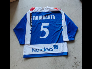 Hexi Riihirannan käyttämä pelipaita alumnipelissä.