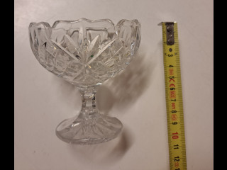 Pieni jalallinen kristalliastia