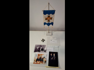 Viirin saanut Mannerheimin Ristin ritari Unto Oksala, ritari Tuomas Gerdtin nimikirjoitus takana + muuta oheismateriaalia