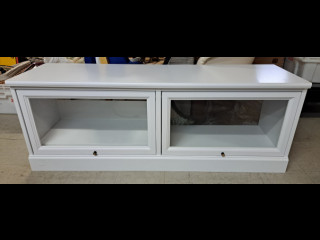 Askon matala kaappi nosto-ovilla