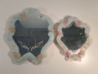 Peilit koristeellisilla kehyksillä