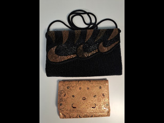 Helmikirjailtu iltalaukku+pussukka