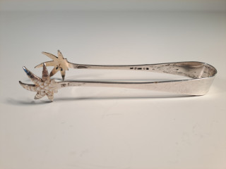 Hopeiset sokeriottimet, kaiverrus