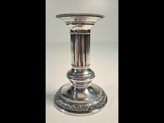 Hopeinen kynttilänjalka