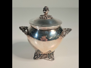 Hopeinen sokeriastia