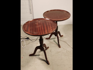 Pöydät. Halkaisija 42cm ja korkeus 50cm