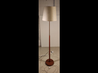 Lattiavalaisin korkeus 150cm