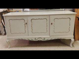 Talonpoika rokokoo senkki. Korkeus 87cm leveys 170cm ja syvyys 55cm