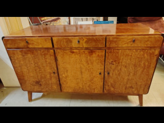 Senkki. Korkeus 81cm leveys 135cm ja syvyys 47 cm