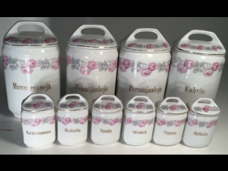 Mauste ja jauhopurkit posliinia