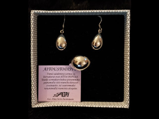 Korvakorut ja säädettävä sormus hopeaa