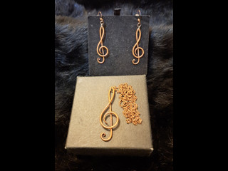 Korvakorut ja kaulakoru kuparia