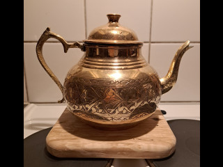 Teekannu messinkiä korkeus 19cm