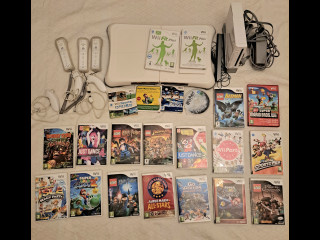 Erittäin kattava pelipaketti Nintendo Wii konsoli+3 ohjainta+pelit