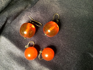 Korvakorut, meripihkaa