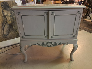 Vintage kaappimallin levysoitin+levyjä