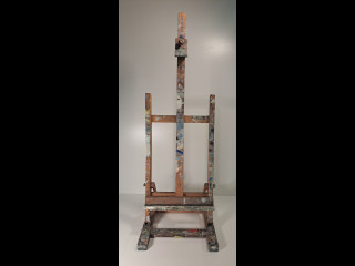 Taiteilija Veli Sepän maalausteline