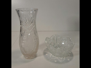 Kristalli maljakko ja -astia