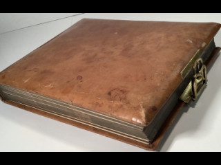 Vanha valokuva-albumi