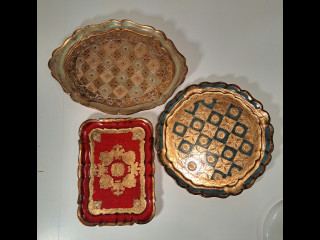 Puiset koristeelliset tarjottimet