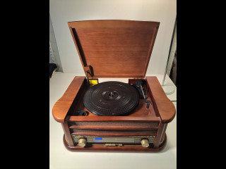 Radio/cd/kasetti/LP-soitin