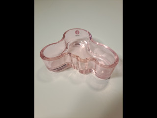 Iittalan vaalenpunainen tuikkukippo Alvar Aalto