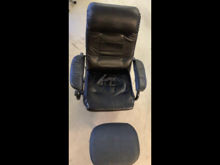 TV-tuoli nahkaa, kangaspäällysteinen jalkarahi