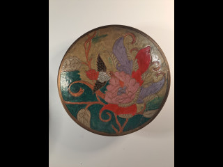 Koristeellinen messinkilautanen