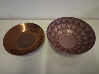 Taidelautaset 2kpl signeerattu