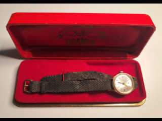 Naisten rannekello vanha