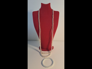 Pitkä helmikaulakoru ja helmirannekoru