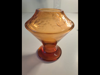 Meripihkan värinen retromaljakko