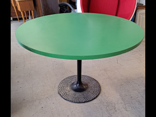 Vihreä retro pöytä