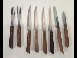 Sekaerä Teak veitsiä ja haarukoita