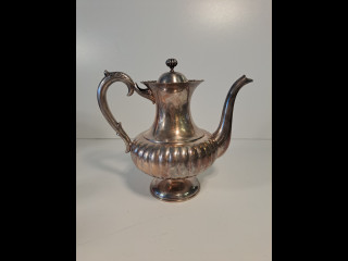 Hopeakannu paino 587g