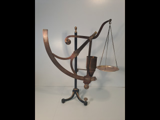 Antiikkinen paperivaaka 1900-luvun alusta (lautanen uusittu).