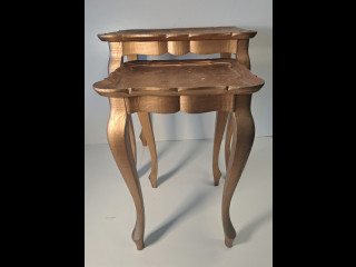 Puiset maalatut apupöydät 2kpl