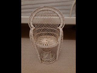 Nuken rottinkinen Riikinkukkotuoli/kukkateline