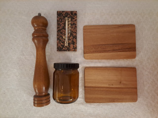 Graniittinen lämpömittari & keittiötavaraa