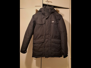 Musta poikien untuvatakki Everest