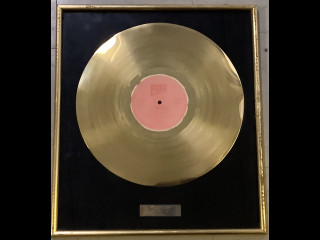 Kultalevy Eppu Normaali vuodelta 1985