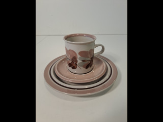 Arabian Koralli kahvikuppi+tassi ja leipälautanen