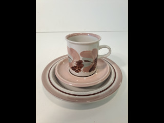 Arabian Koralli kahvikuppi+tassi ja leipälautanen