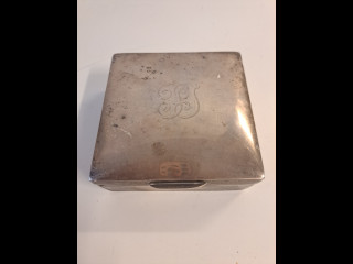 Hopeinen sikarirasia