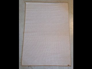 Kotimainen vaaleansävyinen matto  140x200