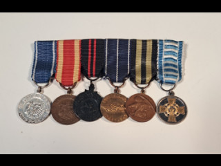 Kunniamerkki/mitalirivi