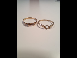 Kaksi kultasormusta, timantteja puuttuu, leimat 585