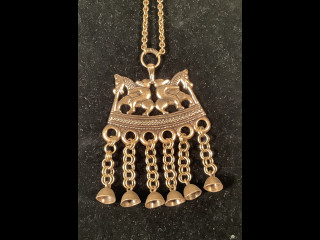 Kalevalakoru. Kaksi ratsastajaa