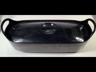 Timo Sarpanevan Rosenlewille suunnittelema metallinen uunivuoka