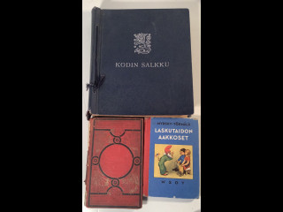 Kodin salkku ja 2 kirjaa
